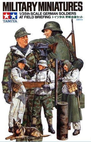 Tamiya 35212  German Soldiers At Field Briefing 5db figura